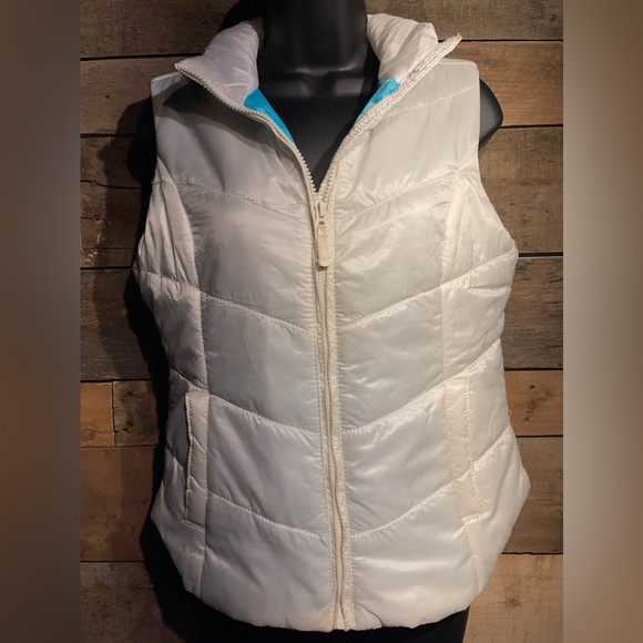 White Puffer Vest - Picture 1 of 4